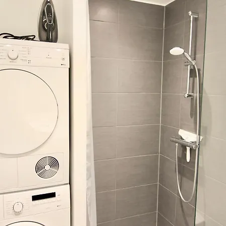 Lovely 1-br W A Balcony In Orestaden - 143 *